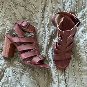 UO Strappy Brown Faux Leather Block Heel Size 8